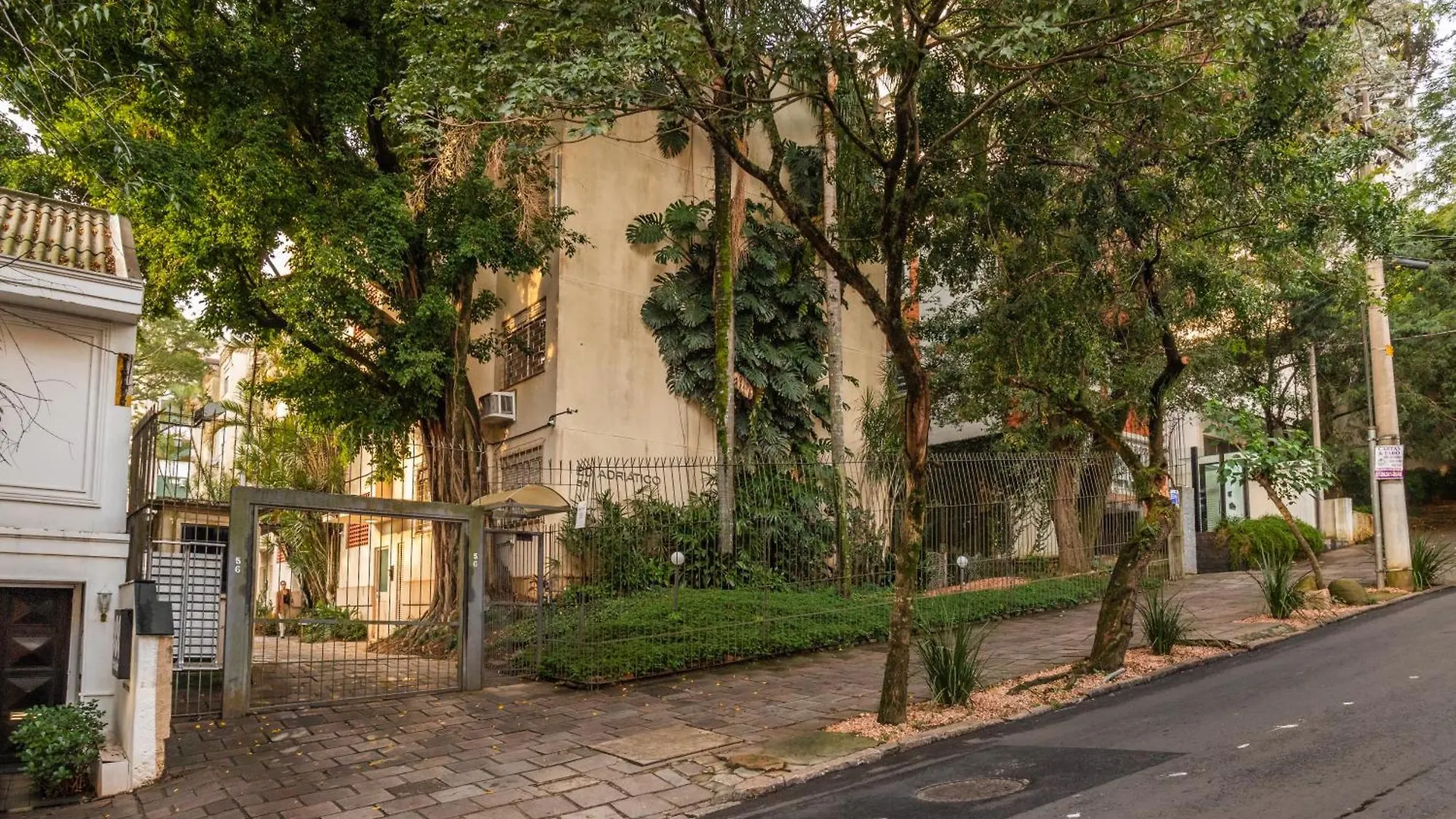 Apto Proximo Ao Parque Moinhos Com 2 Quartos E Vaga De Garagem Porto Alegre Brazil