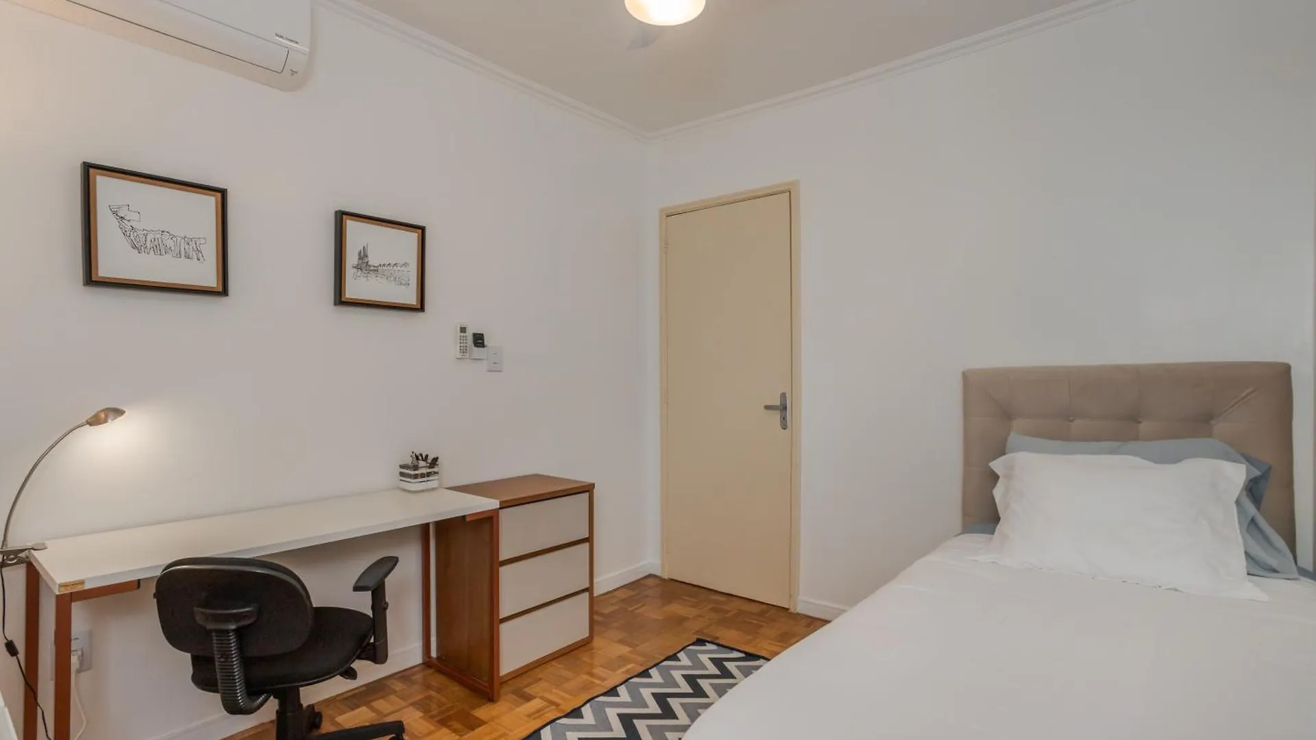 Apto Proximo Ao Parque Moinhos Com 2 Quartos E Vaga De Garagem Porto Alegre Apartment